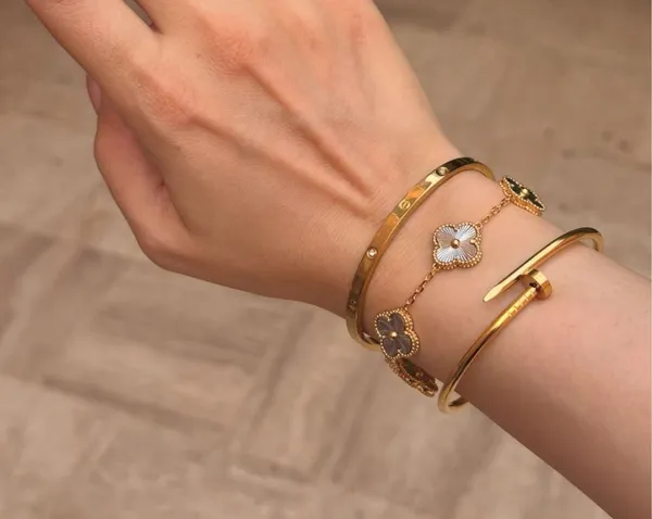 Luxury_Clove_Charm_Bracelet_&_Bangle_Set_for_Women
