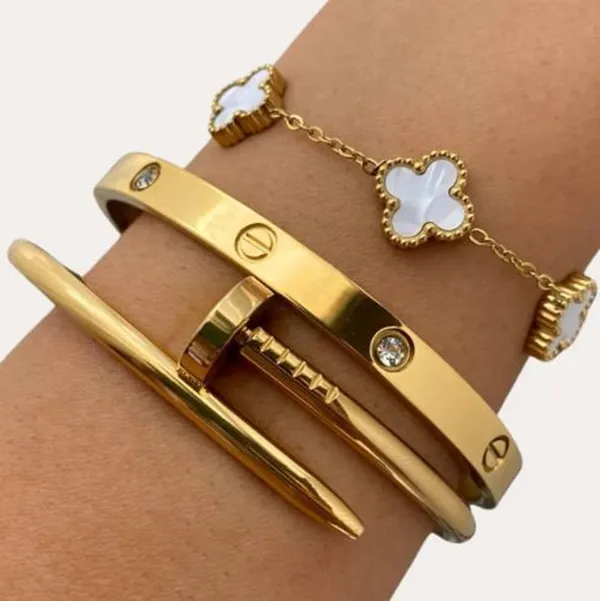 Luxury_Clove_Charm_Bracelet_&_Bangle_Set_for_Women