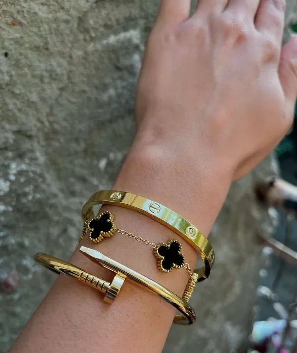 Luxury_Clove_Charm_Bracelet_&_Bangle_Set_for_Women