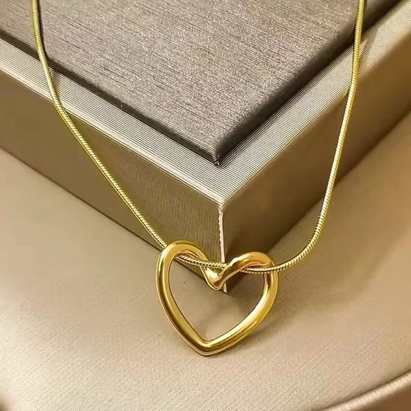 Eternal_Outline_Heart_Pendant