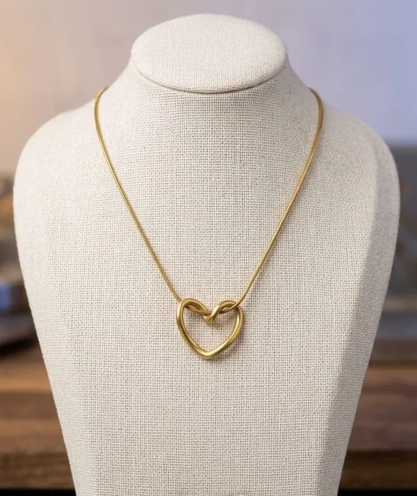 Eternal_Outline_Heart_Pendant