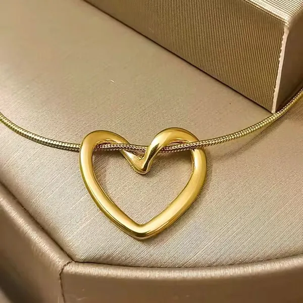 Eternal_Outline_Heart_Pendant