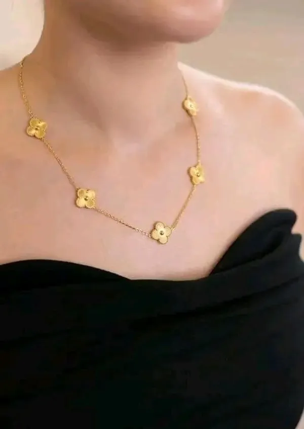 Midnight_Clove_Charm_Necklace