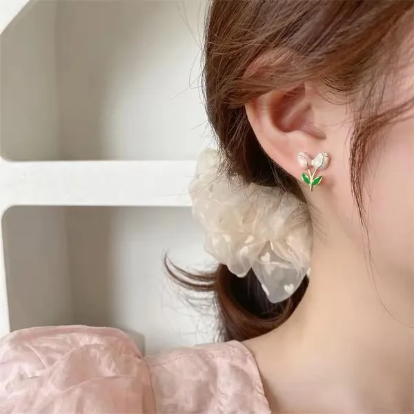 Premium_gold-plated_finish_Tulip_Earring_