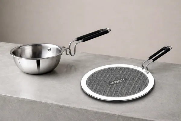 Silver_Stainless_Steel_Tri_Ply_Heavy_Gauge_14_Cm_Tadka_Tempering_Pan_And_Silver_Stainless_Steel_Tri_Ply_4_Mm_Thick_Honeycomb_Nonstick_26_Cm_Roti_Tawa_Combo_Pack_Of_2