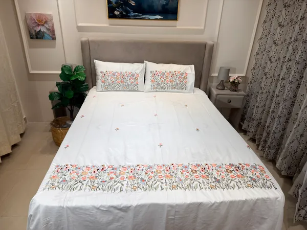 White_Floral_Print_Double_Bedsheet_With_Pillow_Covers