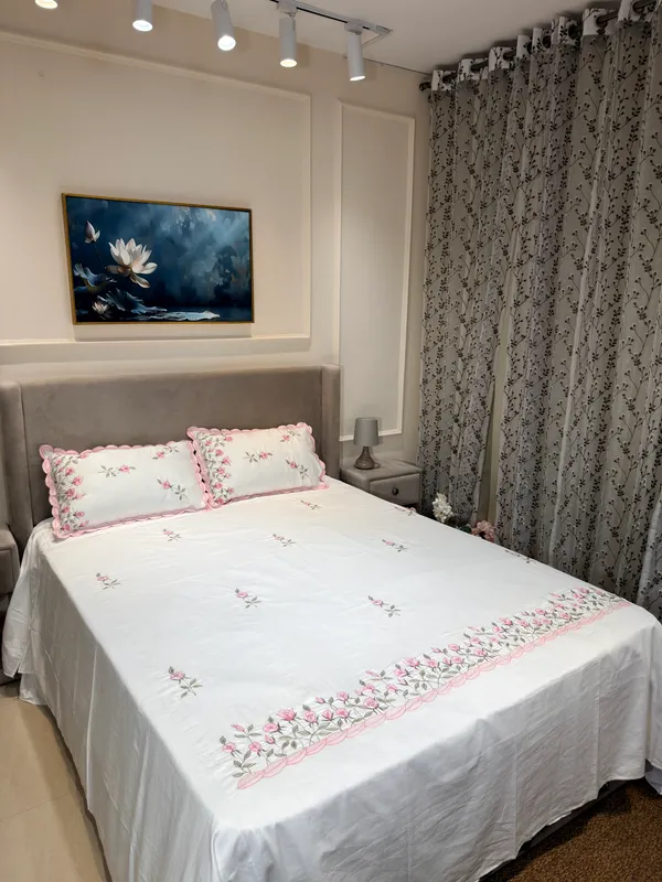 White_Floral_Embroidered_Bed_Sheet_Set