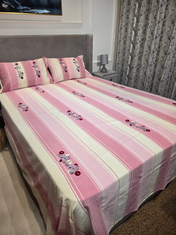 Pink_Striped_Floral_Print_Bedsheet