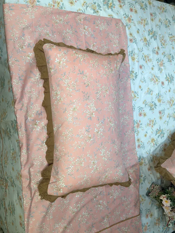 Petals_Ruffled_Bed_Sheet_Set