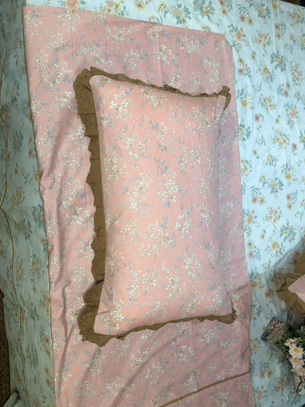 Petals_Ruffled_Bed_Sheet_Set