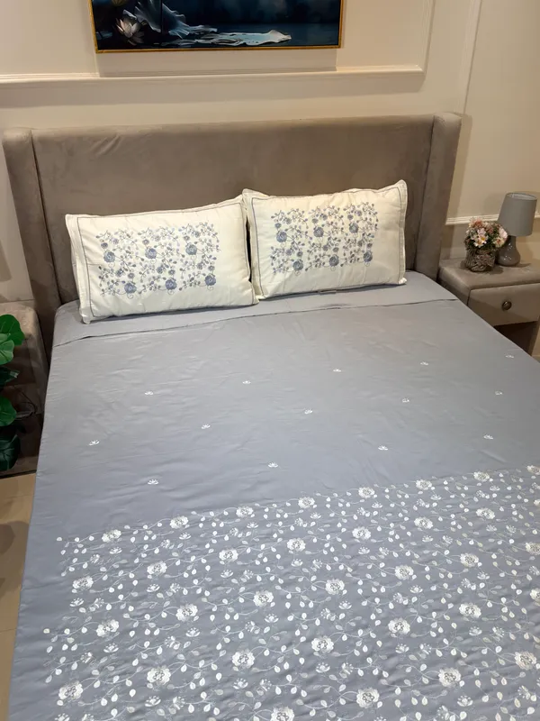 Grey_Floral_Print_King_Size_Bed_Sheet
