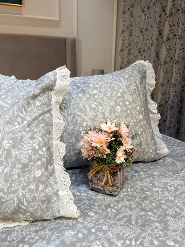 Petals_Ruffled_Bed_Sheet_Set