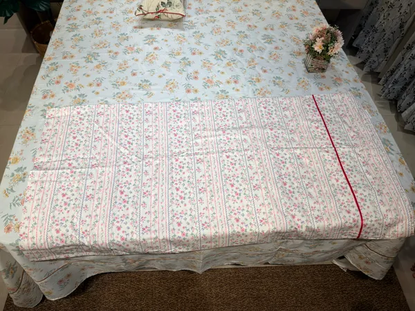 Petals_Ruffled_Bed_Sheet_Set