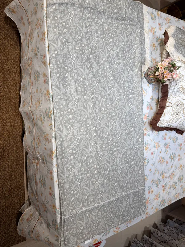 Petals_Ruffled_Bed_Sheet_Set