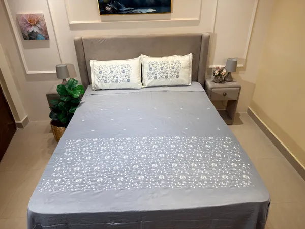 Grey_Floral_Print_King_Size_Bed_Sheet