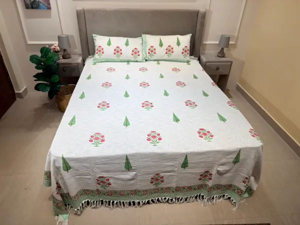 Royal_Bedspread_Hand_Blocked