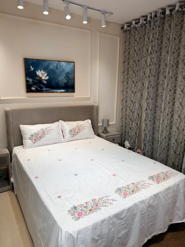 White_Floral_Pattern_King_Size_Bed_Sheet_Set