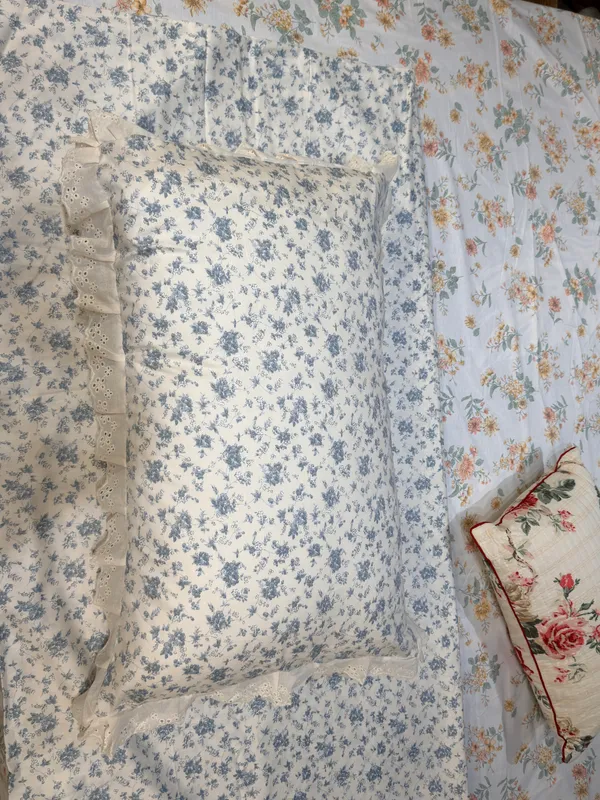 Petals_Ruffled_Bed_Sheet_Set