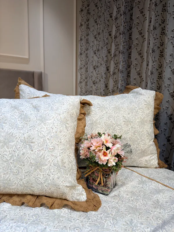 Petals_Ruffled_Bed_Sheet_Set