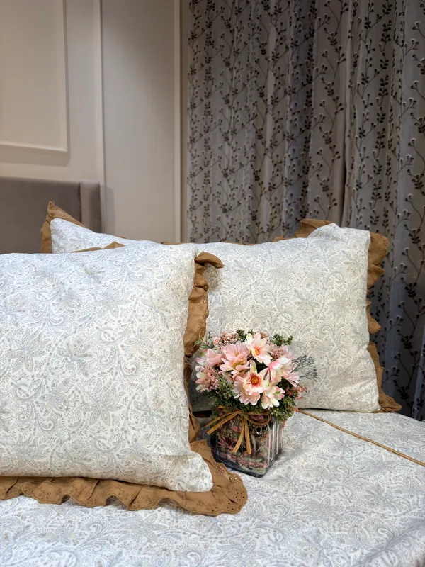 Petals_Ruffled_Bed_Sheet_Set