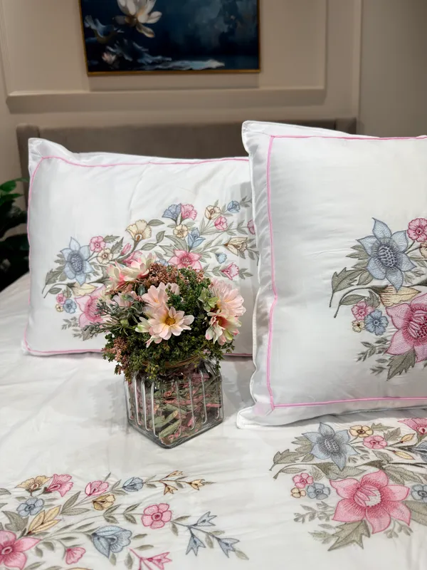White_Floral_Pattern_King_Size_Bed_Sheet_Set