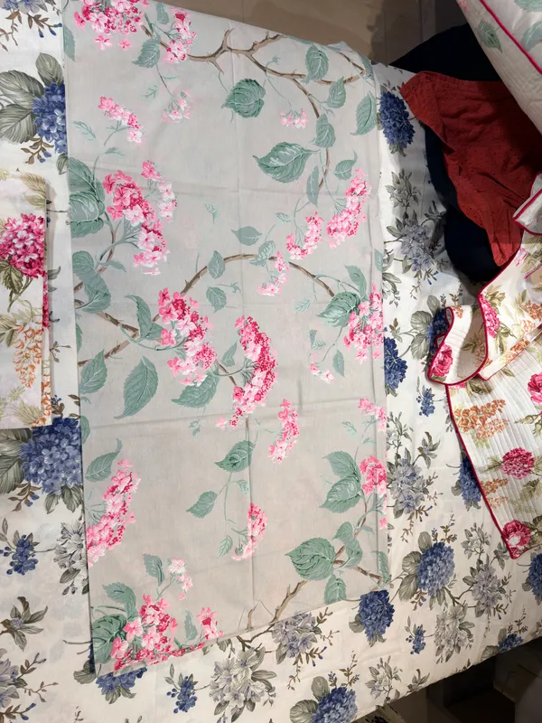 Spring_Floral_Bedspread_With_Quilted_Pillow_Case