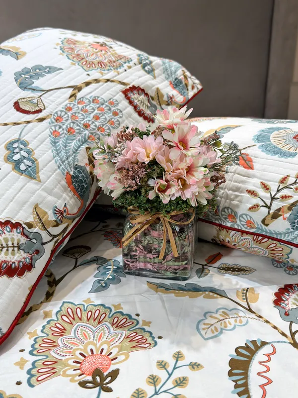 Spring_Floral_Bedspread_With_Quilted_Pillow_Case