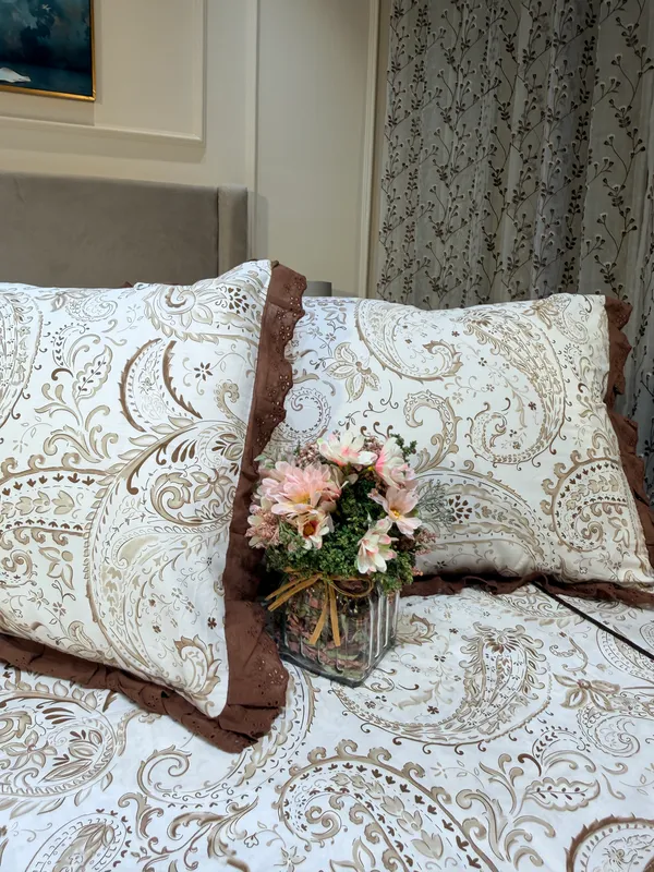 Petals_Ruffled_Bed_Sheet_Set