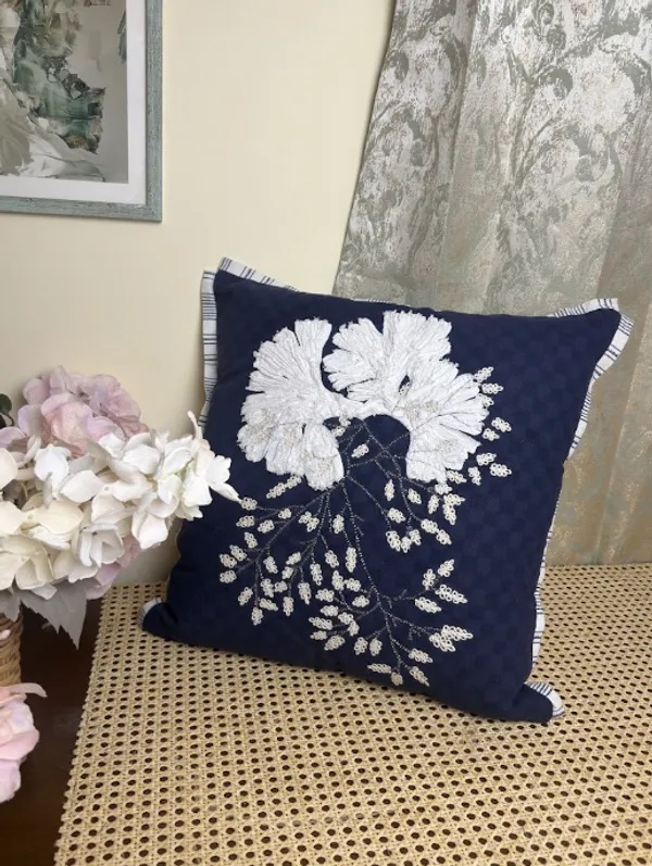 Embroidered_Cushions