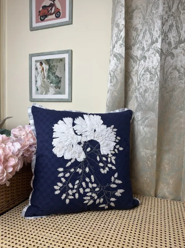 Embroidered_Cushions