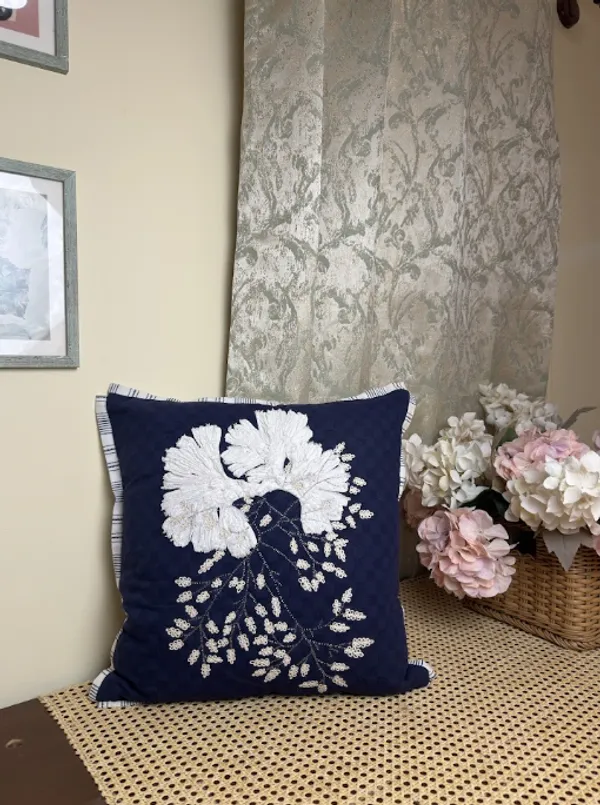 Embroidered_Cushions