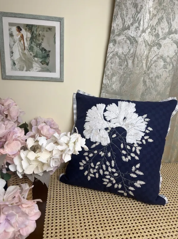 Embroidered_Cushions