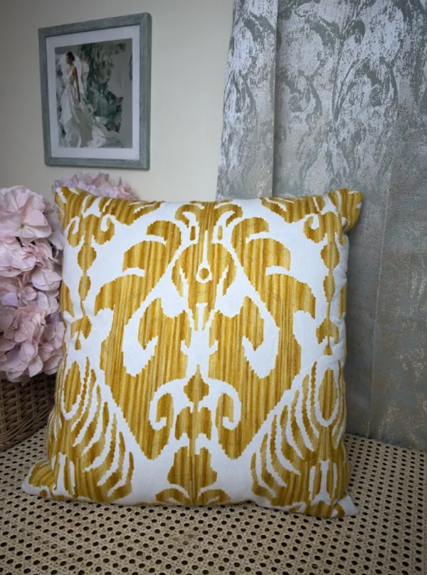 Embroidered_Cushions