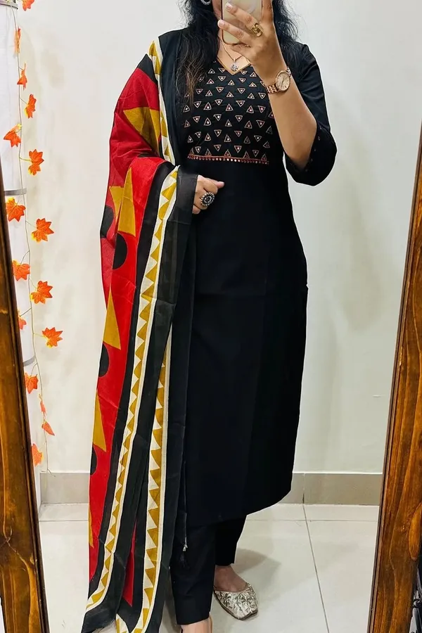Black_Cotton_Floral_Embroidered_Kurta_Set_For_Women