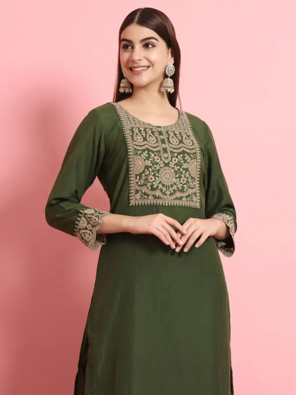 Floral_Embroidered_Silk_Round_Neck_Kurta_Trouser_And_Dupatta_Set