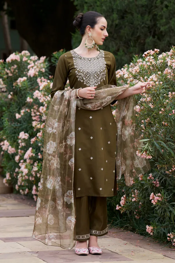 Floral_Embroidered_Viscose_Rayon_Round_Neck_Kurta_Trouser_&_Dupatta_Set