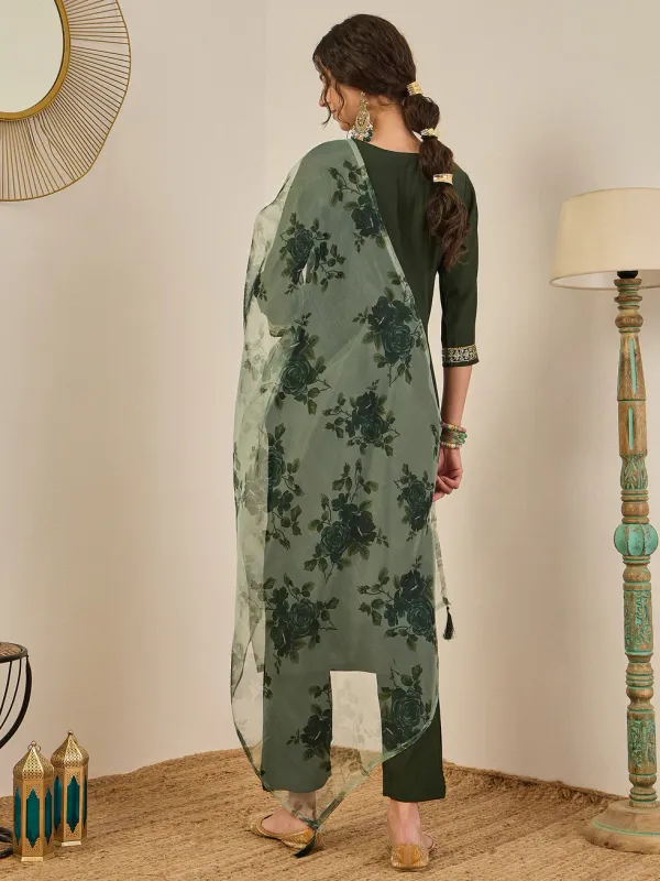 Floral_Embroidered_Viscose_Rayon_Round_Neck_Kurta_Trouser_&_Dupatta