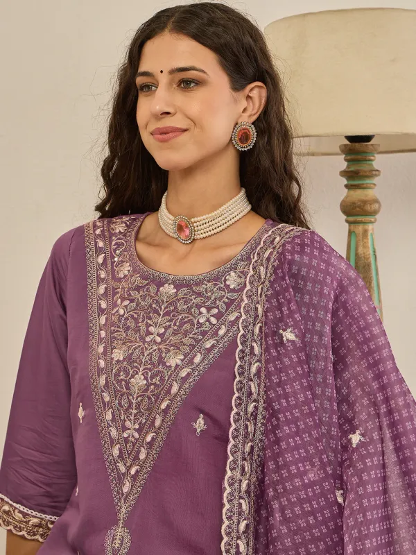 Floral_Embroidered_Silk_Blend_Round_Neck_Kurta_Trouser_&_Dupatta