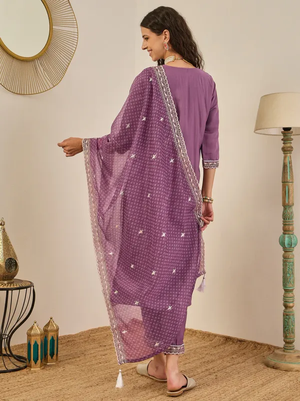 Floral_Embroidered_Silk_Blend_Round_Neck_Kurta_Trouser_&_Dupatta