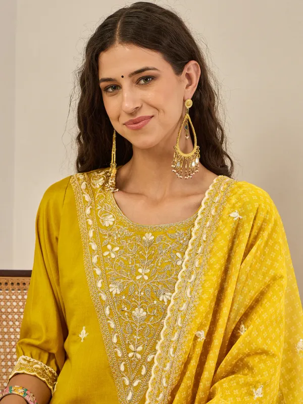 Floral_Embroidered_Silk_Blend_Round_Neck_Kurta_Trouser_&_Dupatta