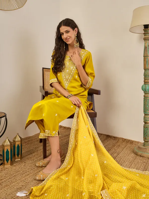 Floral_Embroidered_Silk_Blend_Round_Neck_Kurta_Trouser_&_Dupatta