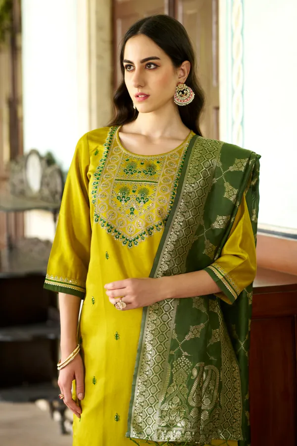 Floral_Embroidered_Viscose_Rayon_Round_Neck_Kurta_Trouser_&_Dupatta