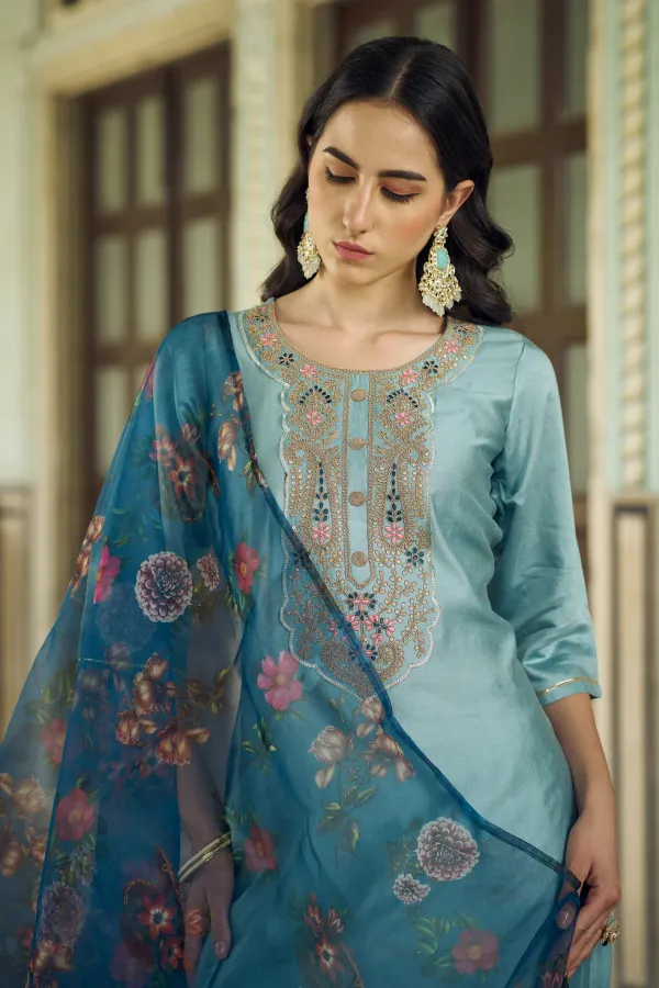 Floral_Embroidered_Viscose_Rayon_Round_Neck_Kurta_Trouser_&_Dupatta