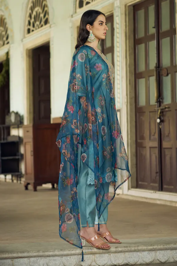 Floral_Embroidered_Viscose_Rayon_Round_Neck_Kurta_Trouser_&_Dupatta