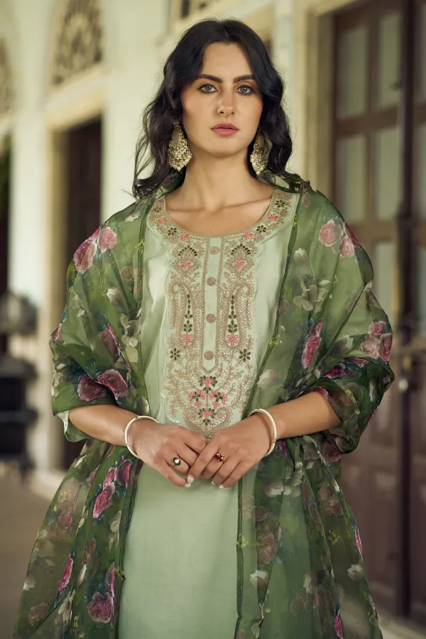 Floral_Embroidered_Viscose_Rayon_Round_Neck_Kurta_Trouser_&_Dupatta