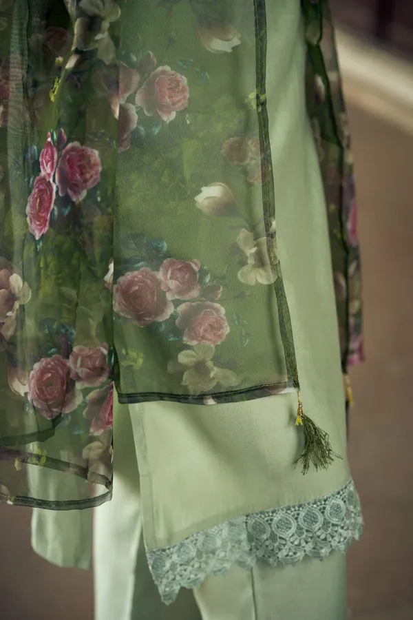Floral_Embroidered_Viscose_Rayon_Round_Neck_Kurta_Trouser_&_Dupatta