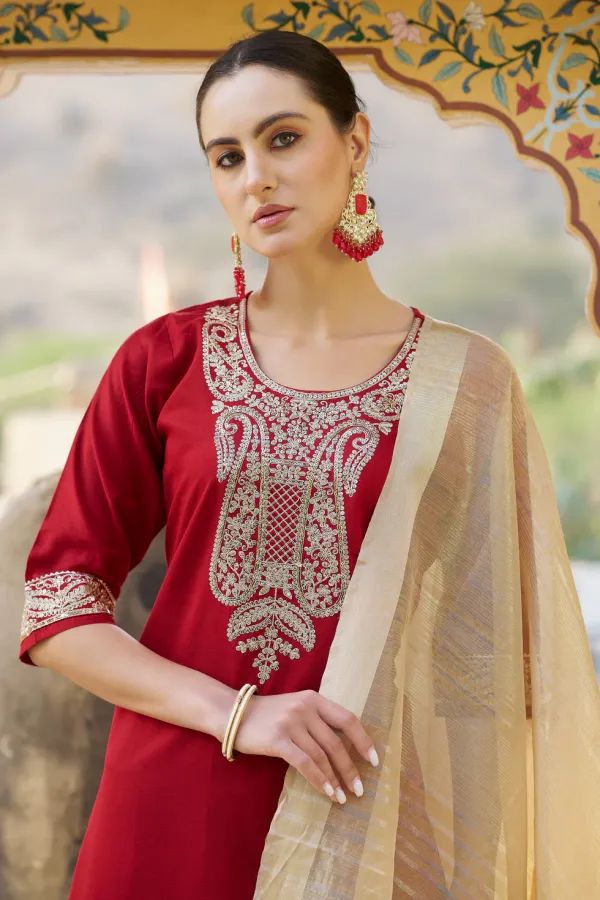 Floral_Embroidered_Viscose_Rayon_Round_Neck_Kurta_Trouser_&_Dupatta