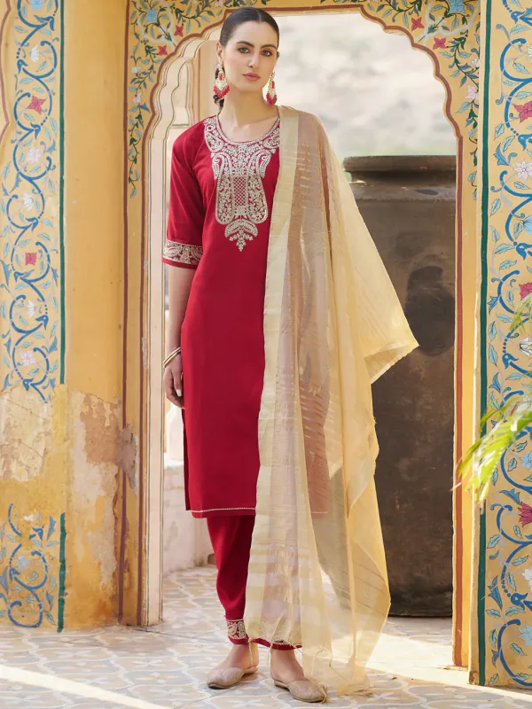 Floral_Embroidered_Viscose_Rayon_Round_Neck_Kurta_Trouser_&_Dupatta