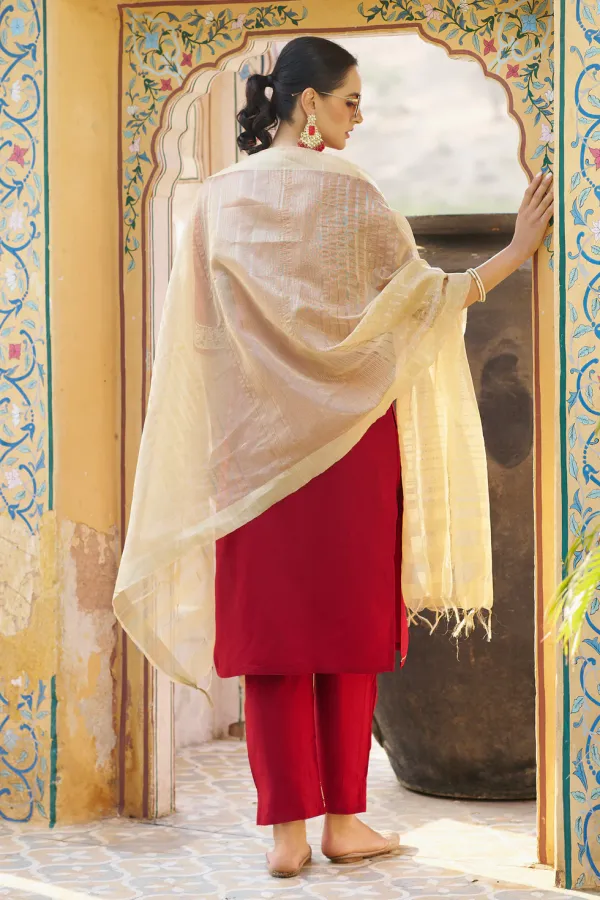 Floral_Embroidered_Viscose_Rayon_Round_Neck_Kurta_Trouser_&_Dupatta