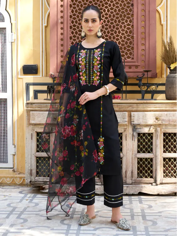 Floral_Embroidered_Viscose_Rayon_Round_Neck_Kurta_Trouser_&_Dupatta